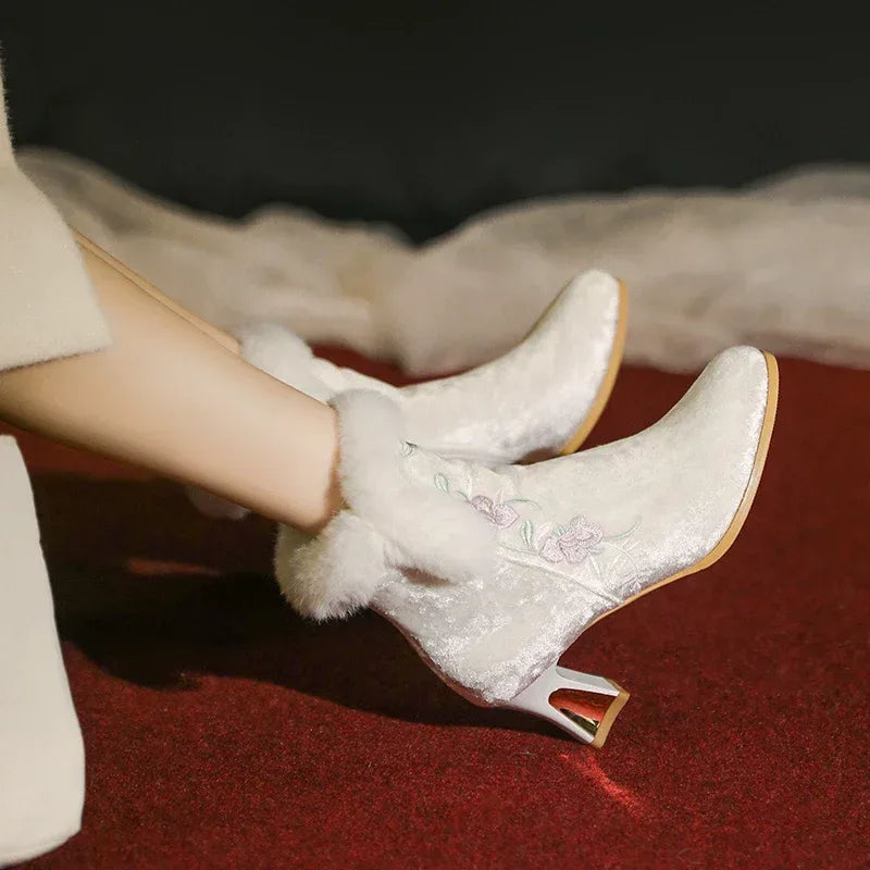 Embroidered Block-Heel Qipao Boots – Chic Oriental Short Ankle Boots for Autumn/Winter - Yandan_Hanfu
