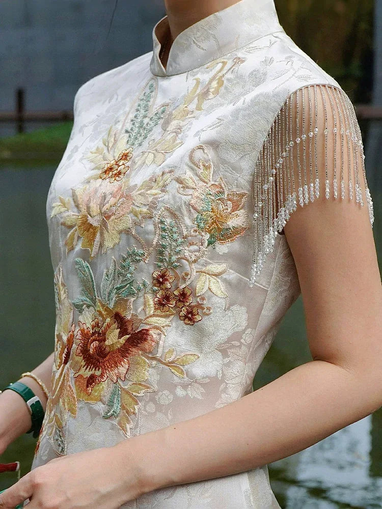 Golden Tang Ode – Luxury Modern Cheongsam | Artisanal Brocade & Couture Detailing - Yandan_Hanfu
