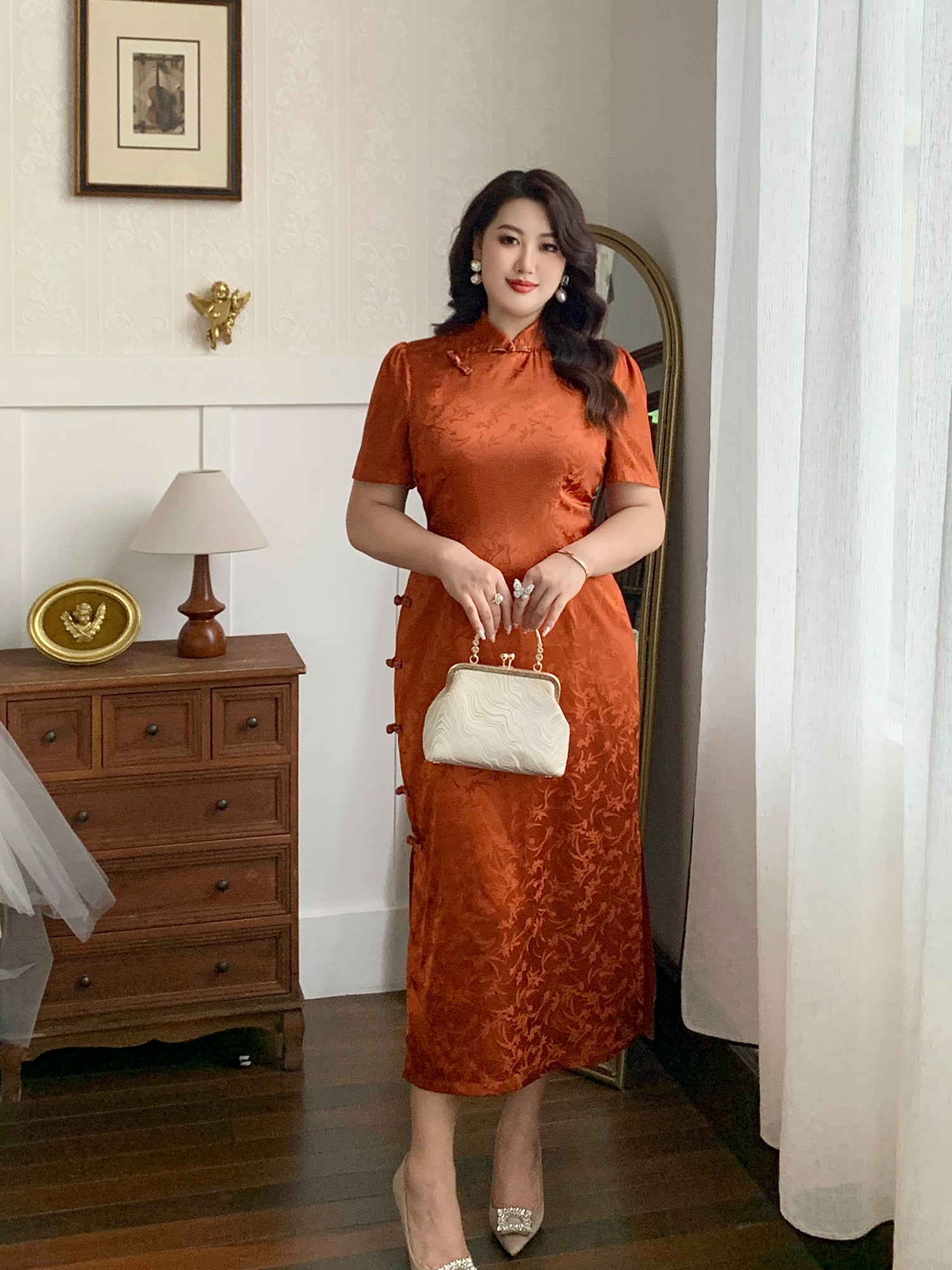 Oranges kurzärmliges Cheongsam/Qipao in Übergröße