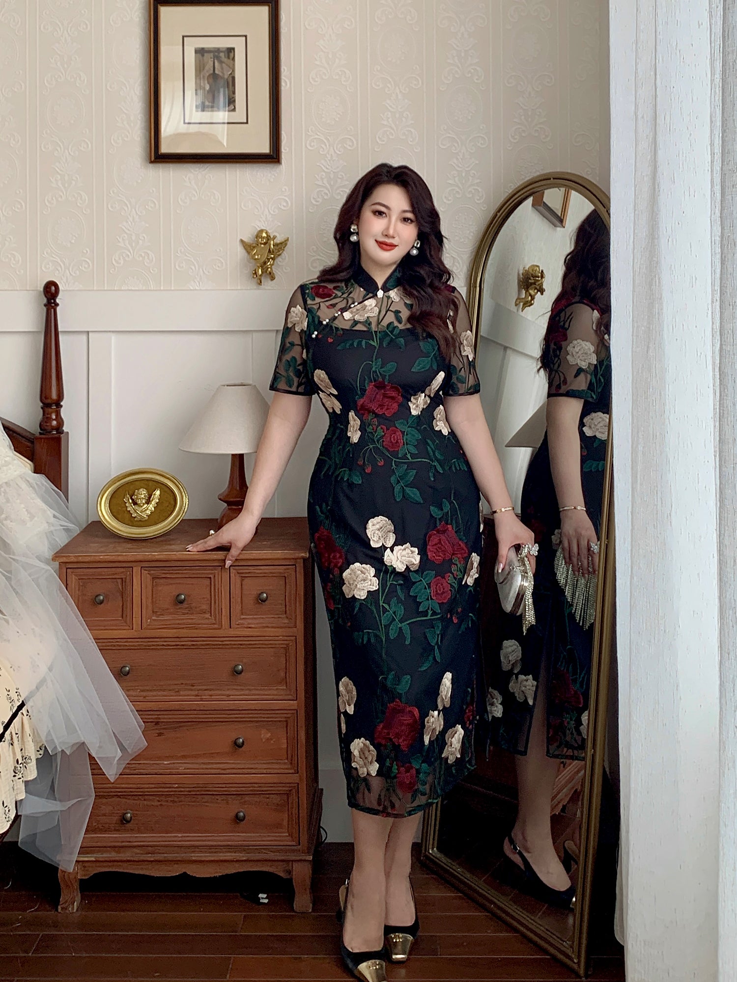 New China style heavy embroidery lace plus size cheongsam/qipao skirt in black with floral patterns, modeled in a vintage bedroom setting.