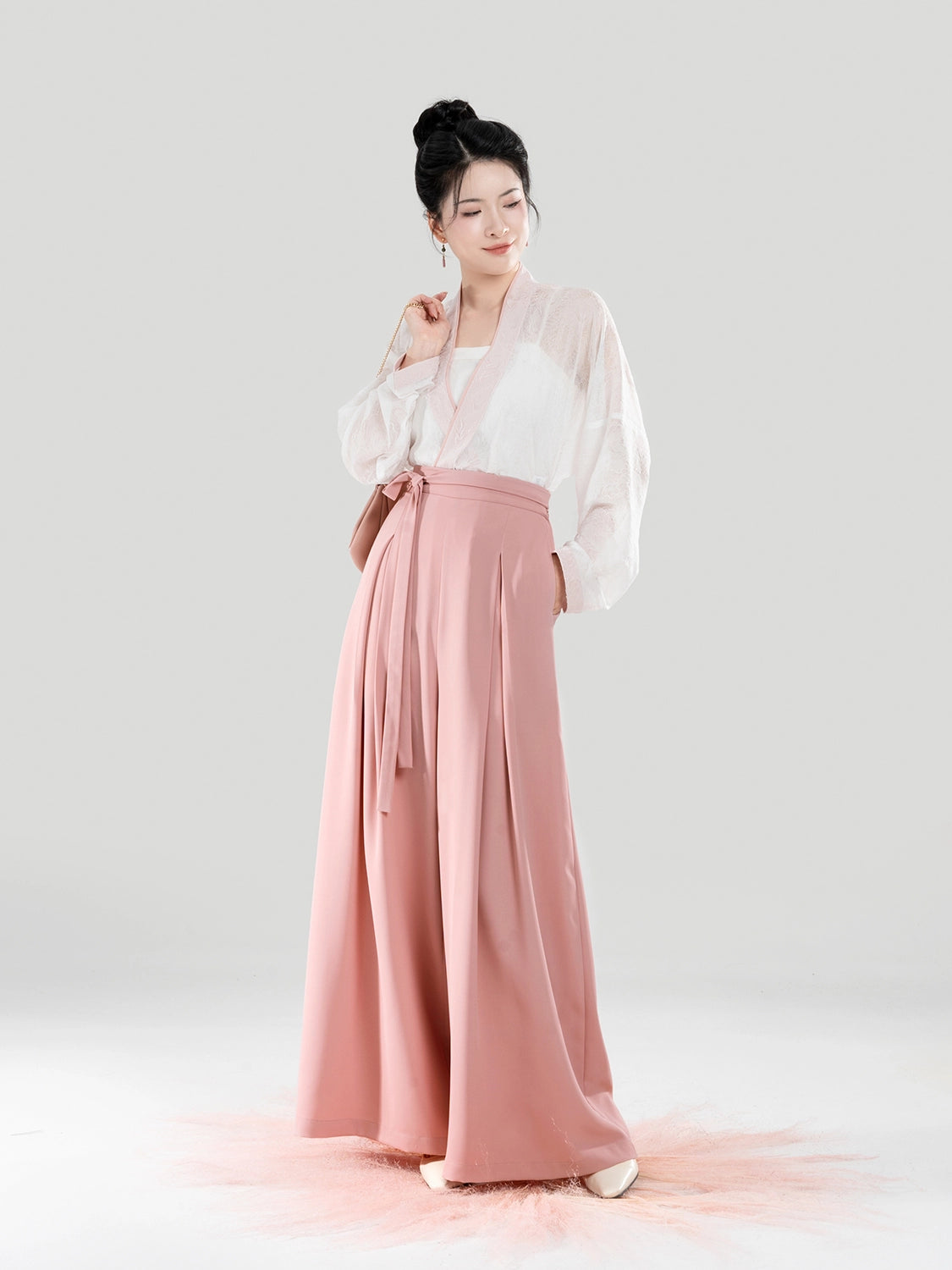 Taoling – Modern Song-Style Hanfu Set with Feather Jacquard & Wide-Leg Pants
