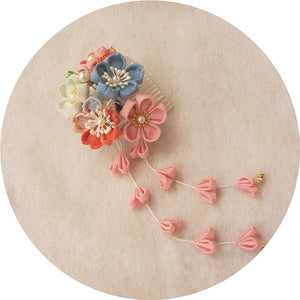 Elegant Japanese crepe hair comb with blue, pink, and white flowers and soft pink tassels, suited for kimono and Hanfu outfits.