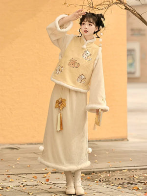 Raccoon Embroidered Hanfu Vest Set for Women – Short Vest with New Chinese Style Lantern Pants & Qipao Skirt, Autumn/Winter Outfit - Yandan_Hanfu