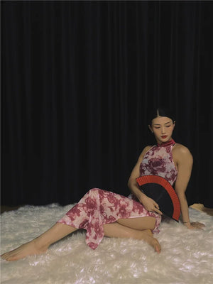 Elegant Sleeveless Red Floral Cheongsam – Modern Chinese-Style Vintage Long Qipao Dress - Yandan_Hanfu