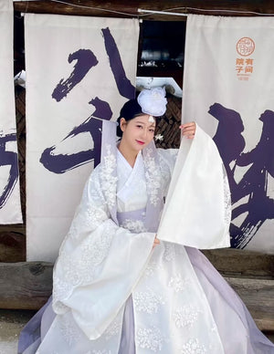 Korean White Yanji Hanbok court dress with wide sleeves and floral lace, styled for traditional daily or ceremonial fashion.