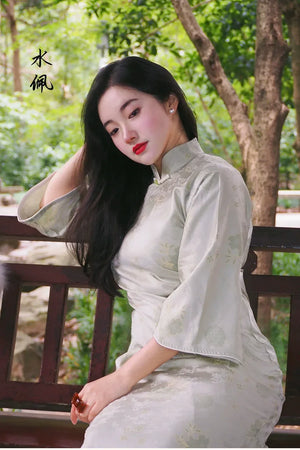 Emerald Flowing-Sleeve Qipao – New Chinese Silhouette with Full Opening & Elegant Plus-Friendly Fit - Yandan_Hanfu