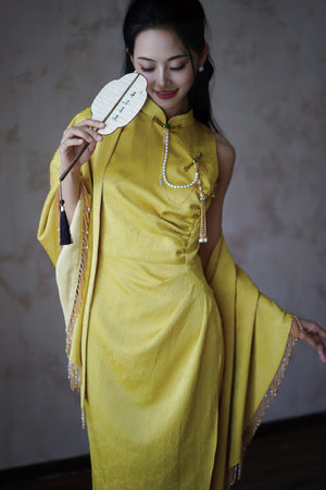 Elegant yellow Cheongsam bridal dress with fan and shawl, perfect for wedding receptions and cultural events.