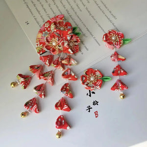 Red kimono hairpin set with five-petal fan flowers and gold bell tassels, designed for traditional Japanese fashion.
