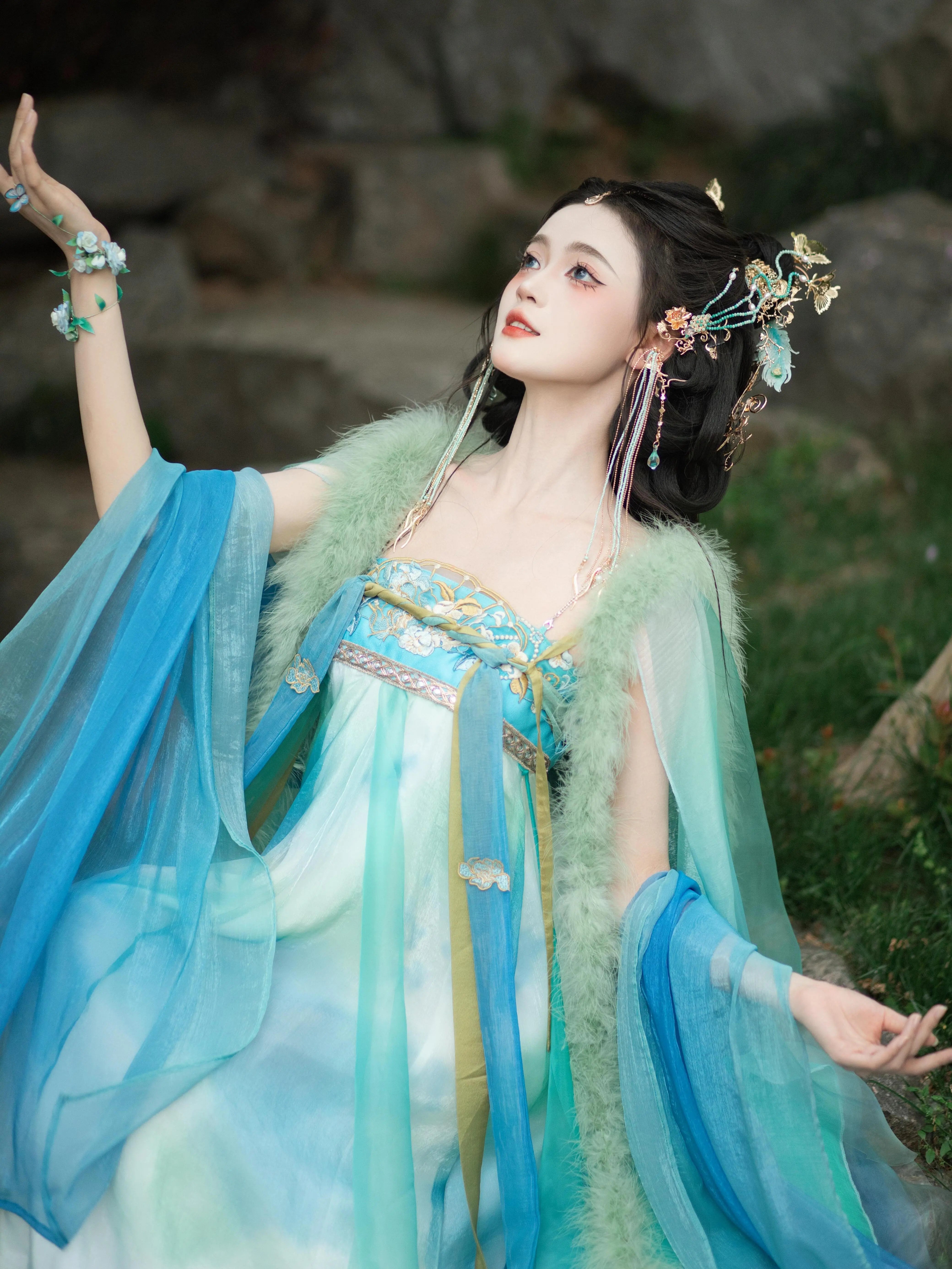 Tang Summer – Fragmented Cape & Hezi Skirt Hanfu Set for Summer