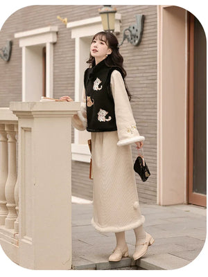 Raccoon Embroidered Hanfu Vest Set for Women – Short Vest with New Chinese Style Lantern Pants & Qipao Skirt, Autumn/Winter Outfit - Yandan_Hanfu