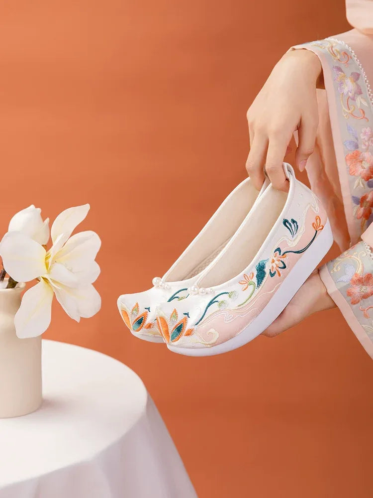 Orange&White Hanfu shoes, pearl upturned, retro embroidery with ancient embroidered shoes, women's ancient style shoes - Yandan_Hanfu