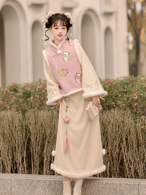 Raccoon Embroidered Hanfu Vest Set for Women – Short Vest with New Chinese Style Lantern Pants & Qipao Skirt, Autumn/Winter Outfit - Yandan_Hanfu