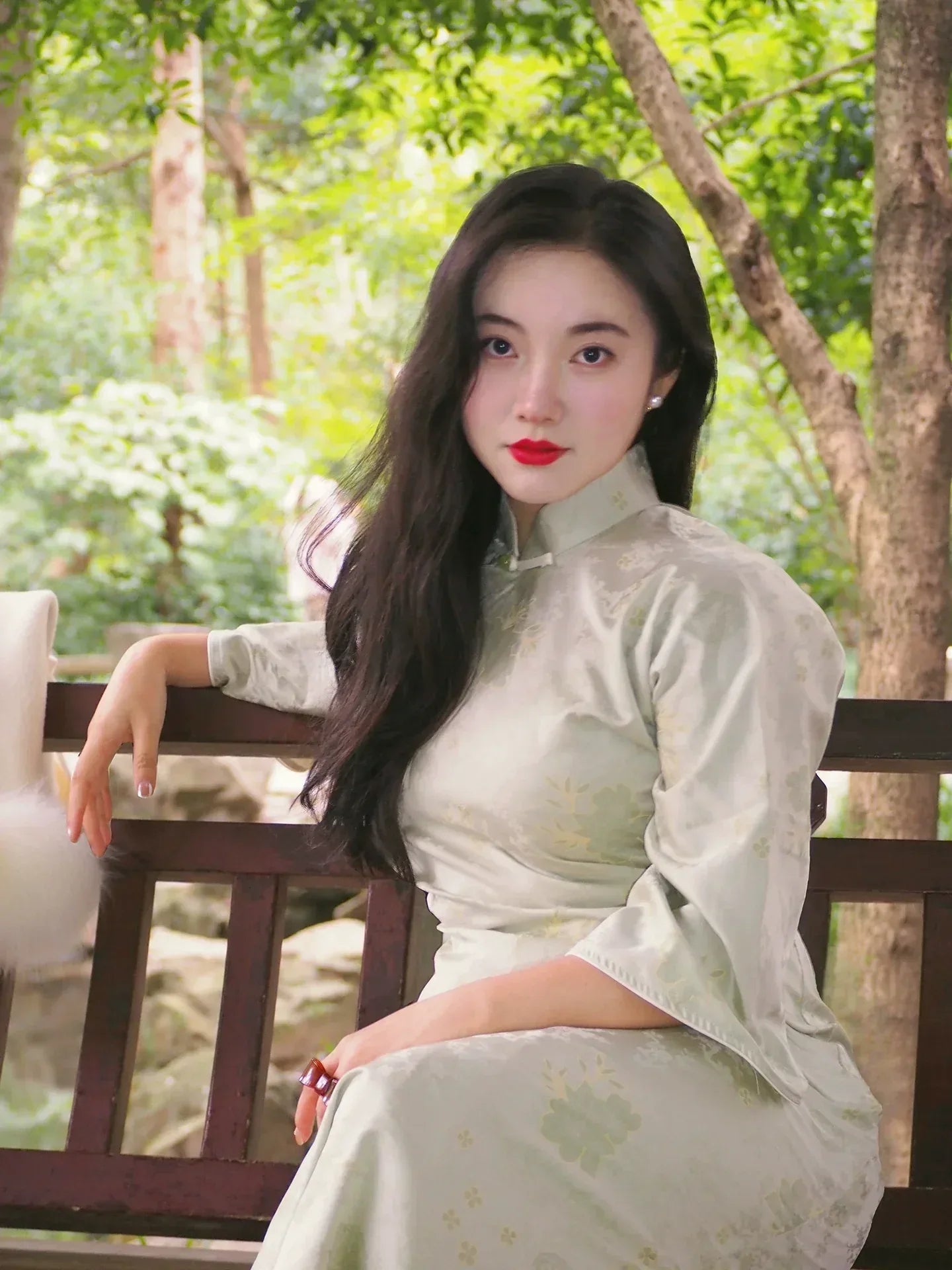 Emerald Flowing-Sleeve Qipao – New Chinese Silhouette with Full Opening & Elegant Plus-Friendly Fit - Yandan_Hanfu