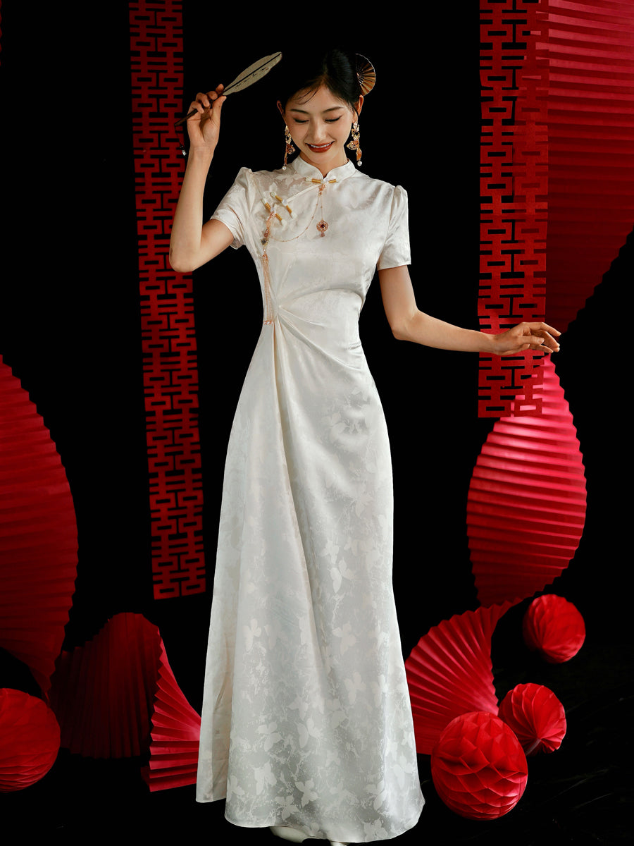Vestido de novia estilo cheongsam de jacquard blanco "Mariposa Cometa" para brindis y compromiso.