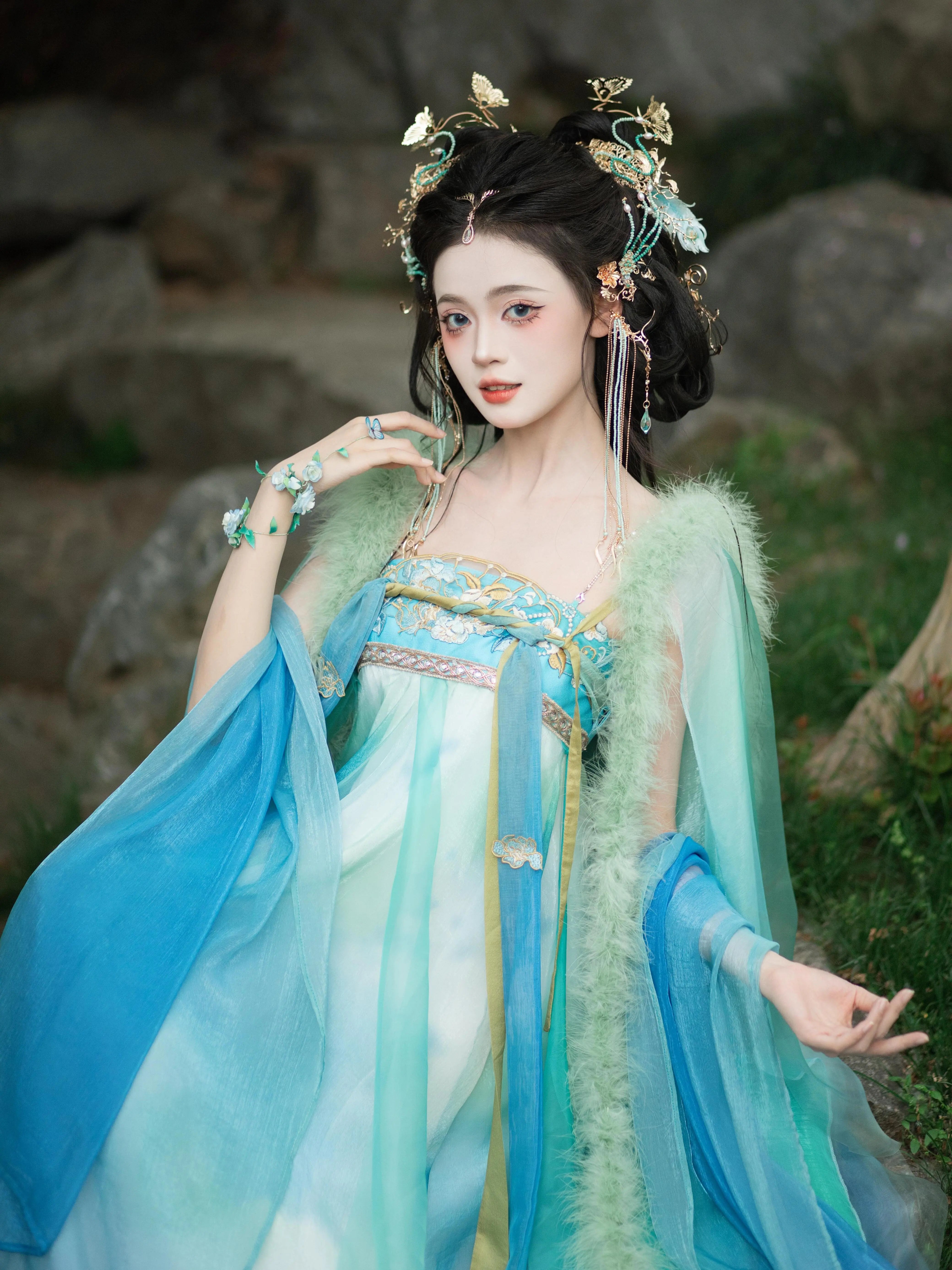 Tang Summer – Fragmented Cape & Hezi Skirt Hanfu Set for Summer