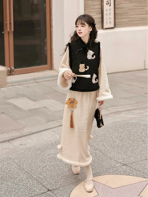 Raccoon Embroidered Hanfu Vest Set for Women – Short Vest with New Chinese Style Lantern Pants & Qipao Skirt, Autumn/Winter Outfit - Yandan_Hanfu