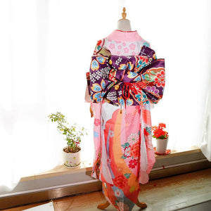 Side view of pink kimono with purple big three-leaf bow belt. Swinging sleeves and geisha-style belt bag for traditional elegance.