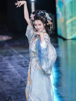 "Listening to Rain in the Misty Mountains" – Ombre Embroidered Hanfu Robe | Showpiece Inspired by the Warring States - Yandan_Hanfu