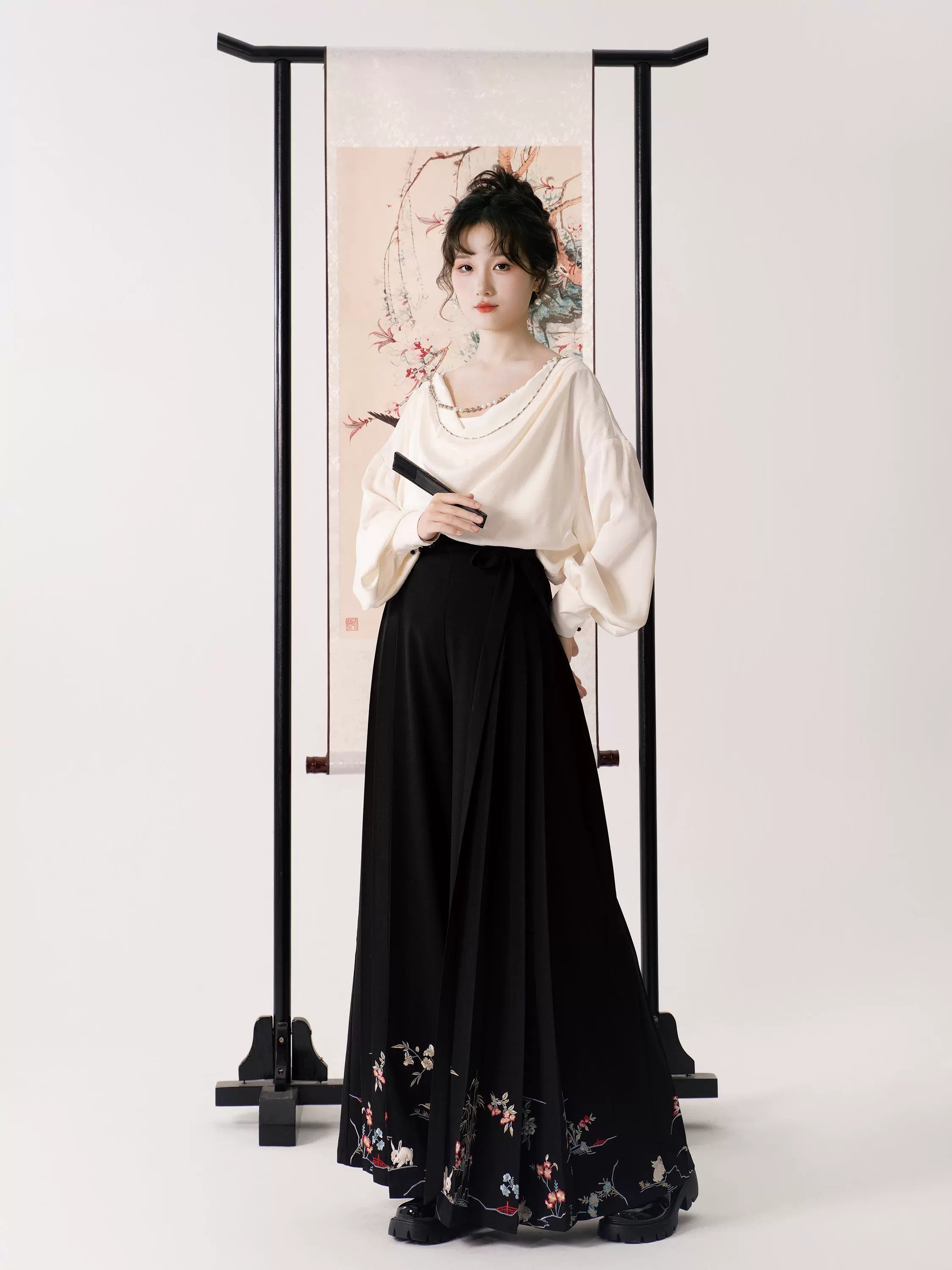 Whispers of Bloom – Floral Crane Set with Horse-Face Pants | Han-Inspired Spring-Autumn Wear