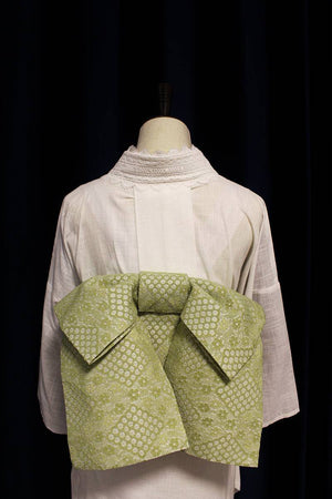 Back view of kimono waist seal styling bow in green lace, neatly tied and centered on a traditional white kimono.