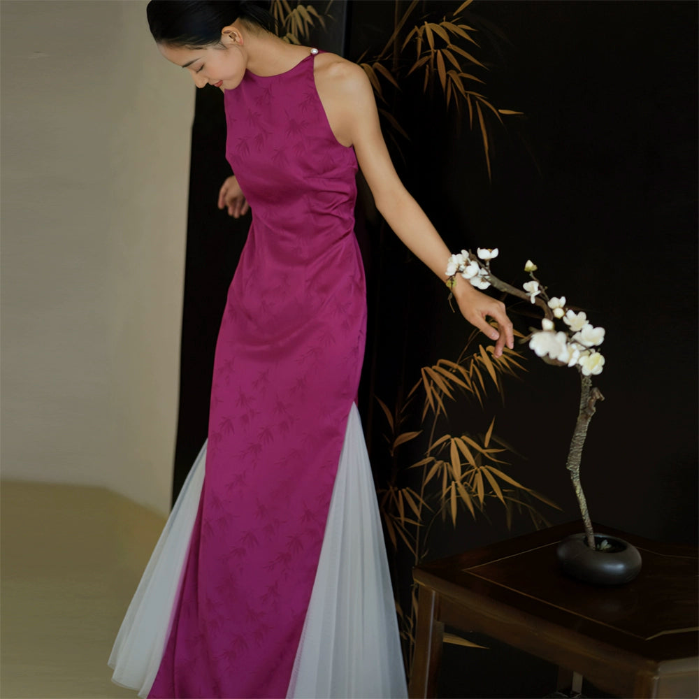 Vestido de novia estilo cheongsam con horquilla de rosa y color fruta del dragón.