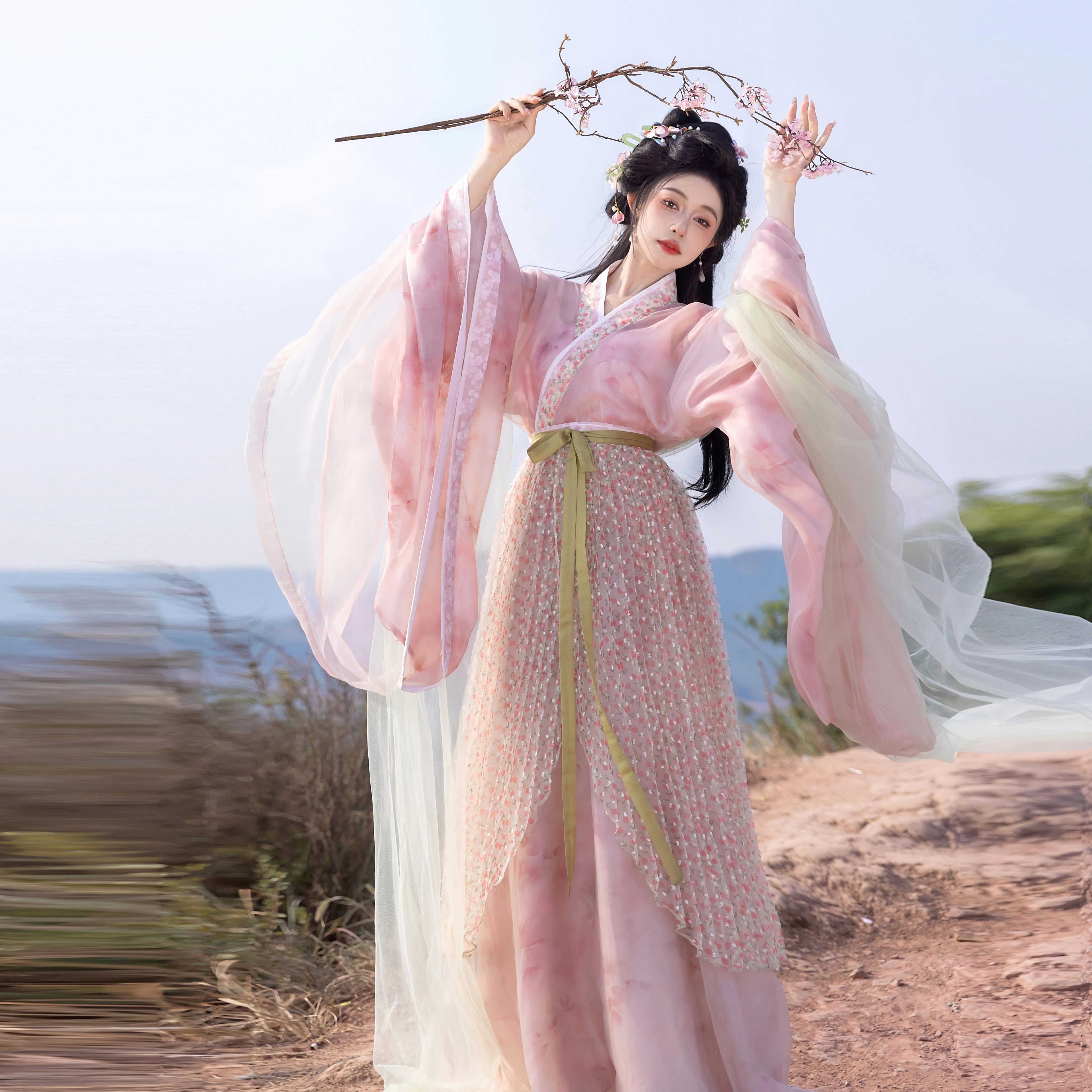 Peach Oolong β Light Floral Hanfu Set with Flowing Sleeves | Southern & Northern Dynasties Inspired