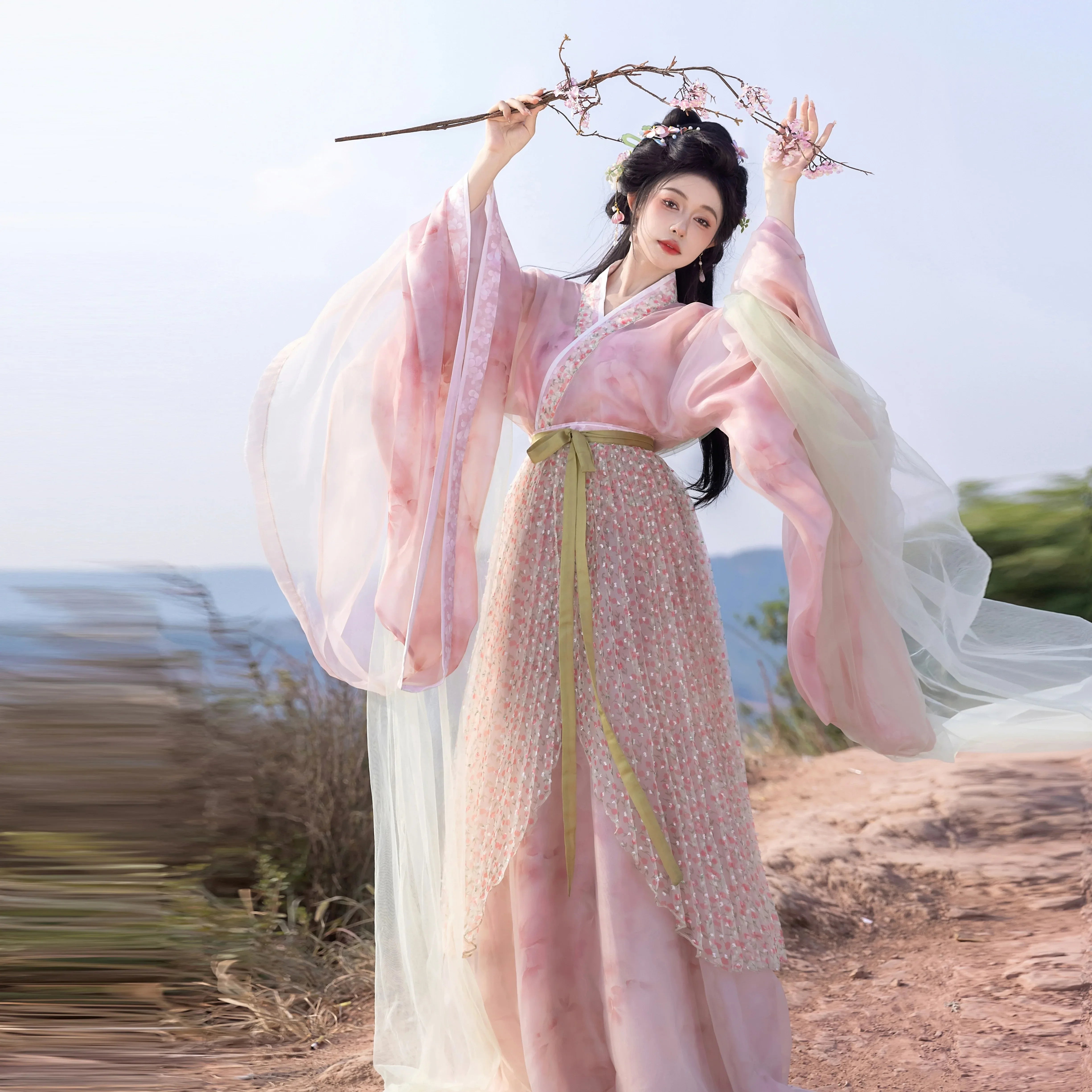 Peach Oolong – Light Floral Hanfu Set with Flowing Sleeves | Southern & Northern Dynasties Inspired - Yandan_Hanfu