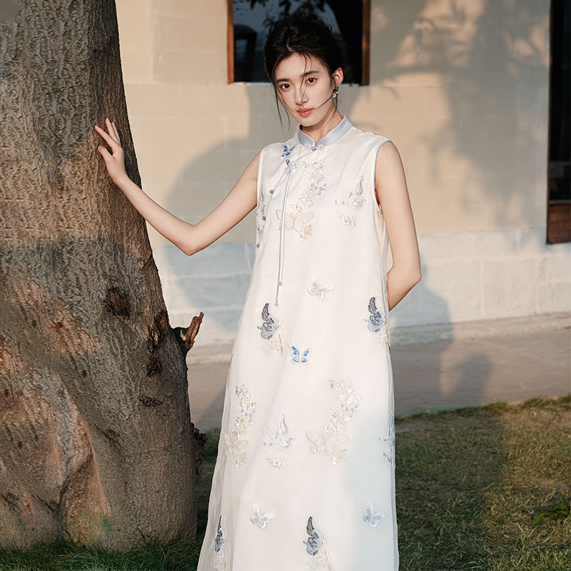 Asymmetric Qipao-Style Dress – Refined Embroidered Long Gown for Women