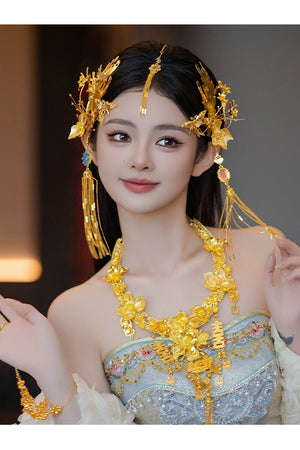 Smiling bride in gold Chinese dragonfly hairpin with floral fringe, styled for traditional engagement cheongsam fashion.