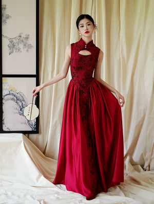 Qiying red floral embroidery cheongsam chinese wedding dress for bride and photoshoot back view