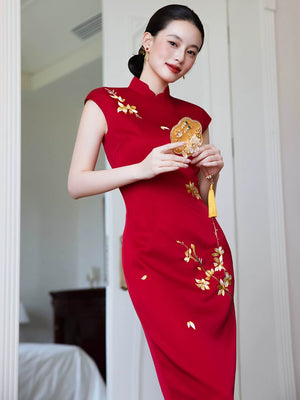 Red embroidered cheongsam bridal gown cheongsam wedding dress for engagement and toast front view