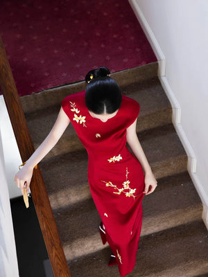 Red embroidered chinese cheongsam bridal gown wedding dress for engagement party and bride toast embroidery fabric detail
