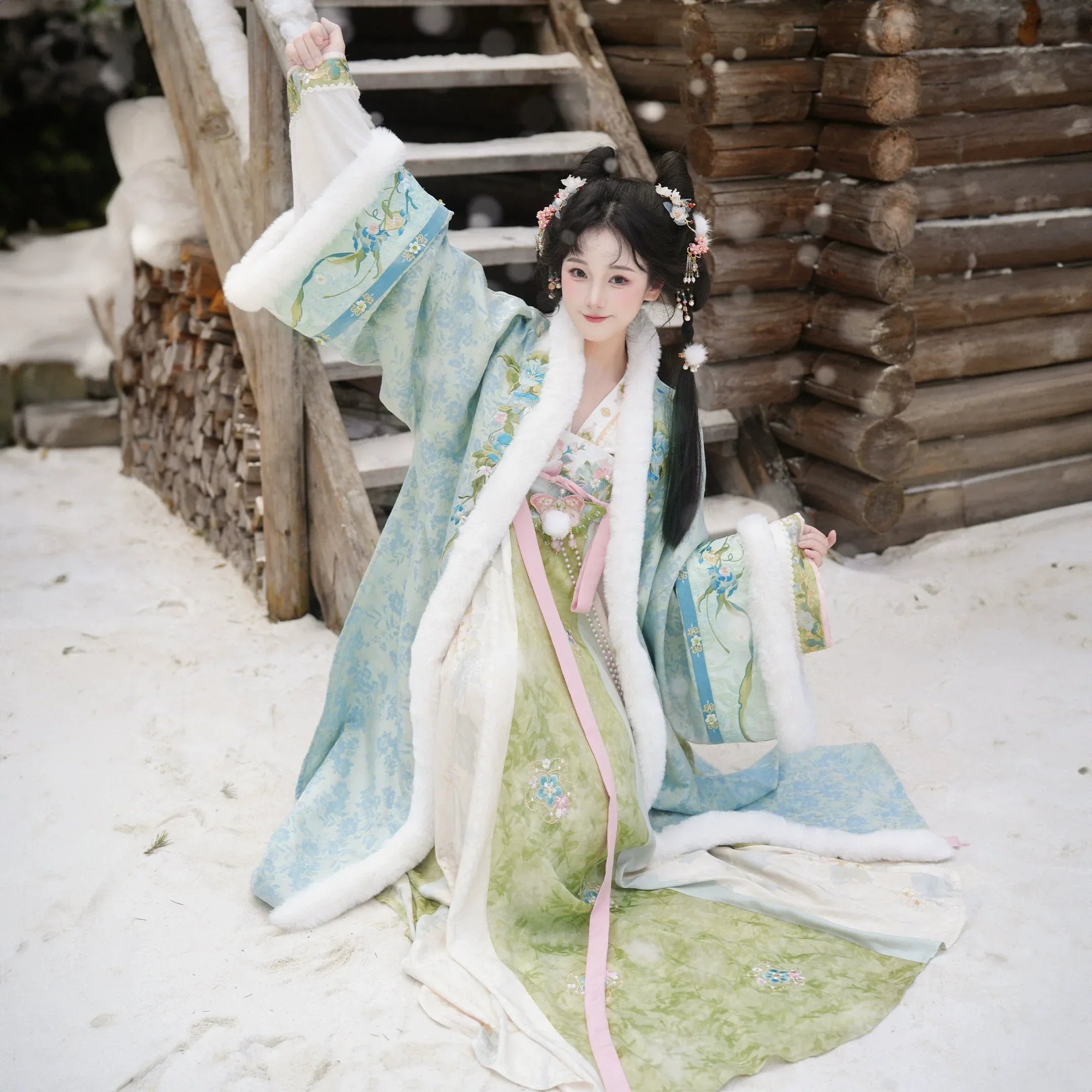 Verdant Atelier – Winter Tang-Style Hanfu Set with Cloak, Cross-Collar Top & Qi-Chest Skirt - Yandan_Hanfu