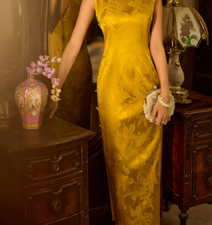 Vintage elegant style cheongsam golden yellow satin sleeveless slim maxi qipao dress with floral brooch for women fabric and brooch detail
