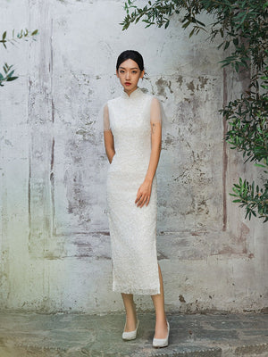 White lace chinese cheongsam bridal gown modified sleeveless toast wedding dress for engagement and bridal shoot lace fabric detail