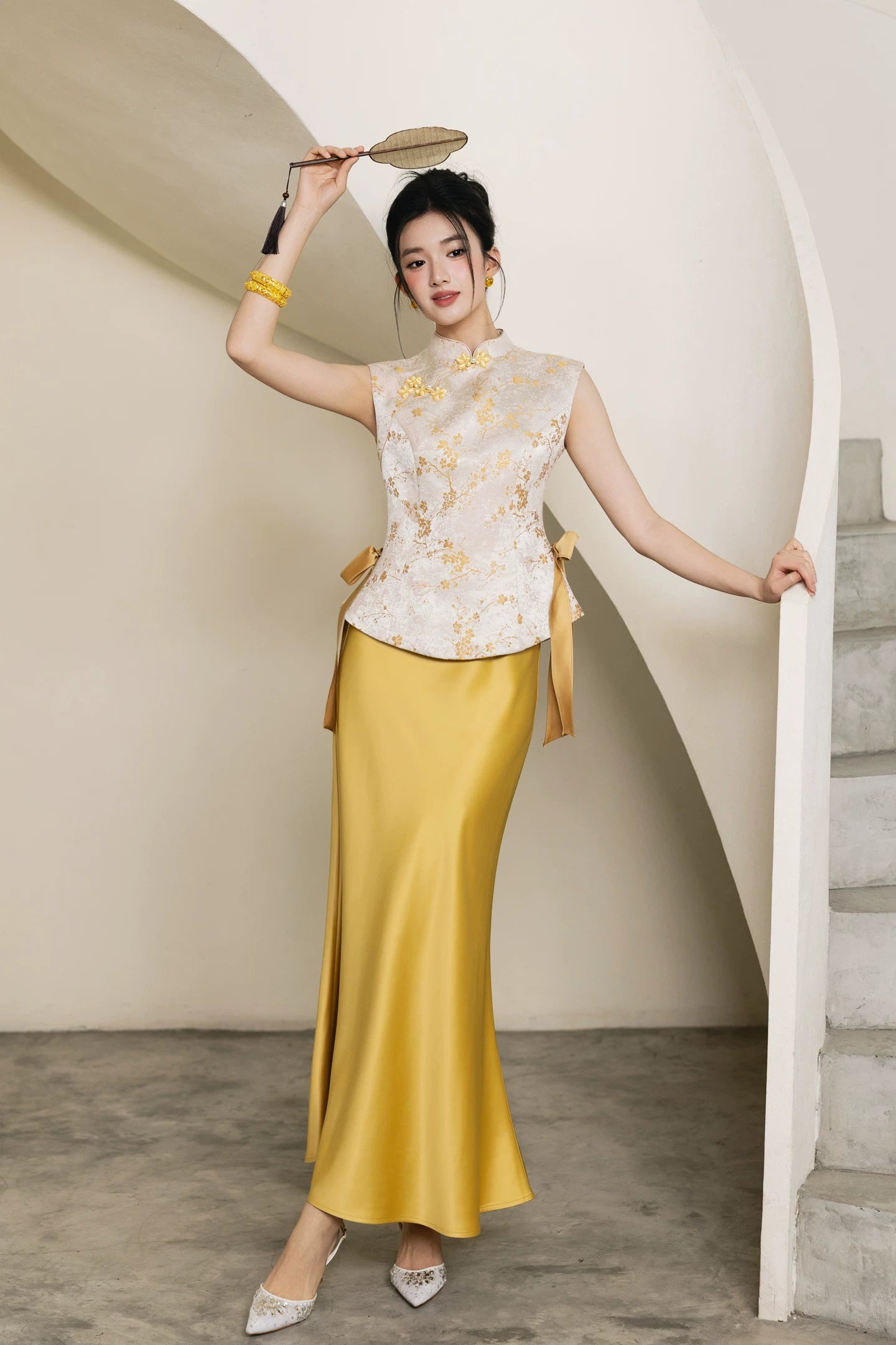 Xingle golden jacquard vest cheongsam set modern chinese bridal dress with fishtail and a-line skirt