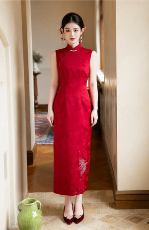Jin An Red Bridal Cheongsam â Full-length view of the sleeveless dress