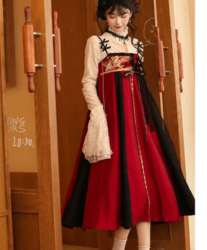 Rococo-inspired skirt showing its pleats and chest band