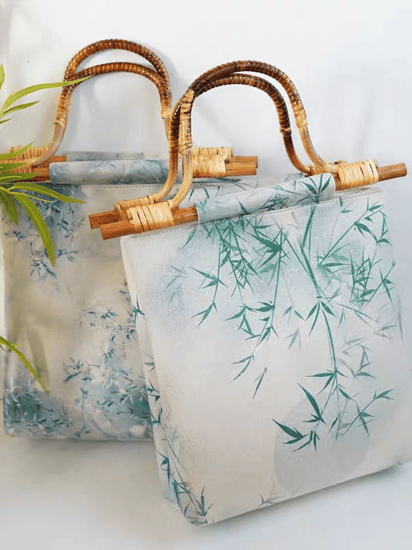 Complete your look with this elegant green cheongsam Bag, designed to complement both modern hanfu and traditional hanfu styles. Perfect for hanfu women, this bag adds charm to casual hanfu, hanfu cosplay, or layered hanfu outfits. A must-have hanfu accessory, it’s ideal for carrying essentials while maintaining an authentic style. Wondering where to buy qipao or accessories? Shop now at our trusted hanfu shop for the best modernised hanfu bags.
