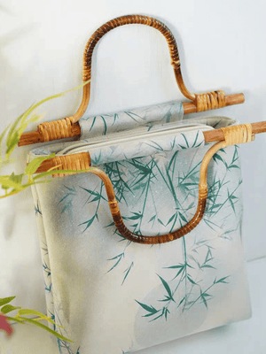 Complete your look with this elegant green cheongsam Bag, designed to complement both modern hanfu and traditional hanfu styles. Perfect for hanfu women, this bag adds charm to casual hanfu, hanfu cosplay, or layered hanfu outfits. A must-have hanfu accessory, it’s ideal for carrying essentials while maintaining an authentic style. Wondering where to buy qipao or accessories? Shop now at our trusted hanfu shop for the best modernised hanfu bags.