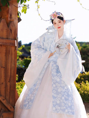Modern white and blue bridal hanbok for women – traditional Korean palace dress with layered skirt and long sleeves, ideal for winter weddings and photoshoots