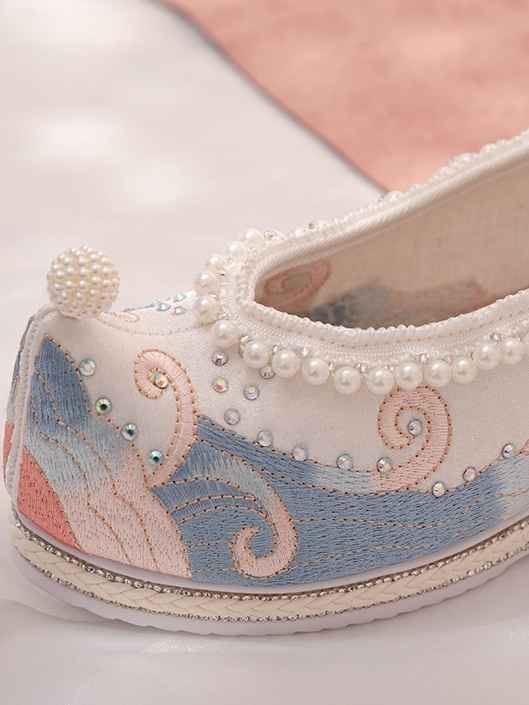 Hanfu Shoes | Chinese Traditional Shoes-White&Blue Traditional Chinese footwear Han culture Ancient Chinese clothing Cultural revival Chinese embroidery Silk shoes Ethnic shoes Historical costume Chinese silk Cultural heritage. Hanfu traditional Chinese shoes Hanfu style shoes Handmade Hanfu shoes Hanfu embroidered shoes Hanfu shoes for sale Hanfu shoes for women Hanfu shoes with embroidery Hanfu shoes for men Hanfu silk shoes Hanfu shoes for cultural events.