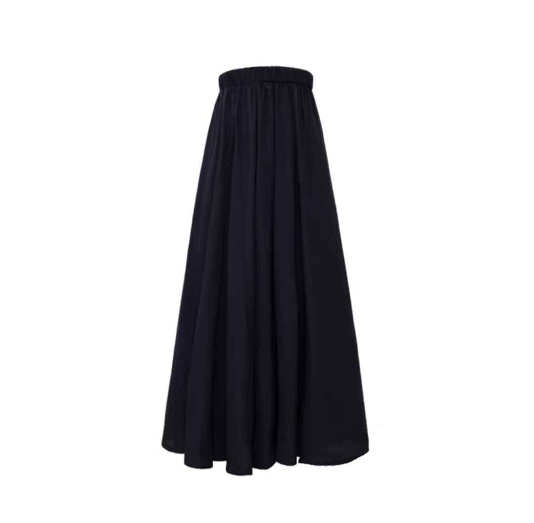 Black Hanfu Featuring a diverse collection of Hanfu styles, this display presents a blend of traditional and modern elements, from the intricate embroidery of classic Hanfu to contemporary menswear. The assortment includes authentic Tang Dynasty dresses and detailed Ming Dynasty Hanfu, alongside luxurious royal attire and scholar officials' outfits. With a special emphasis on men's Hanfu, the exhibit highlights the rich cultural tapestry of traditional Asian clothing and modern, Asian-inspired fashion