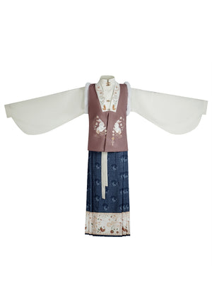 Ming Dynasty Featuring a diverse collection of Hanfu styles, this display presents a blend of traditional and modern elements,the intricate embroidery of classic Hanfu. The assortment includes authentic Tang Dynasty dresses and detailed Ming Dynasty Hanfu, alongside luxurious royal attire and scholar officials' outfits. With a special emphasis on Hanfu, the exhibit highlights the rich cultural tapestry of traditional Asian clothing and modern, Asian-inspired fashion