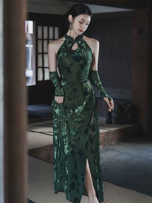Shop the latest green dance Qiapo Featuring an elegant display of an array of items including a Green Qipao dress, a modern Qipao shirt and a sexy Cheongsam, this collection presents a blend of traditional and modern styles. The modern Cheongsam dress, along with the Cheongsam modern top, redefines traditional aesthetics with a contemporary twist. Adding an element of allure is the sexy Cheongsam lingerie, complemented by a Cheongsam shirt in comfortable fabric.