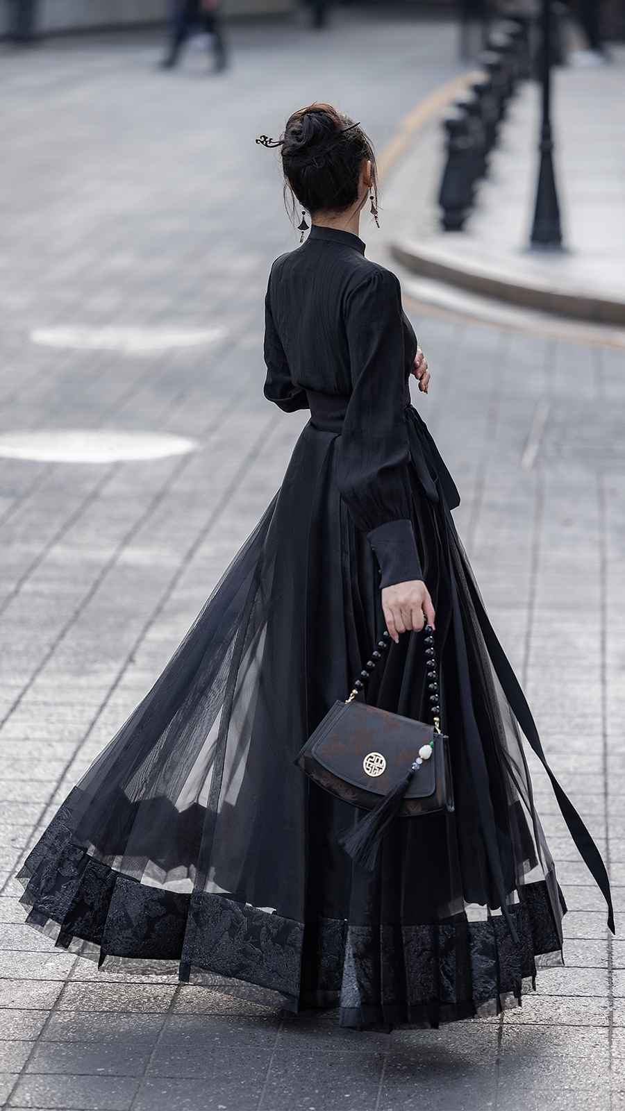 Black Mamian Featuring a diverse collection of Hanfu styles, this display presents a blend of traditional and modern elements, from the intricate embroidery of classic Hanfu to contemporary menswear. The assortment includes authentic Tang Dynasty dresses and detailed Ming Dynasty Hanfu, alongside luxurious royal attire and scholar officials' outfits. With a special emphasis on men's Hanfu, the exhibit highlights the rich cultural tapestry of traditional Asian clothing and modern, Asian-inspired fashion