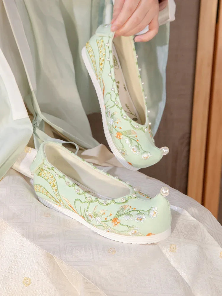 Cheongsam shoes and qipao footwear styling guide