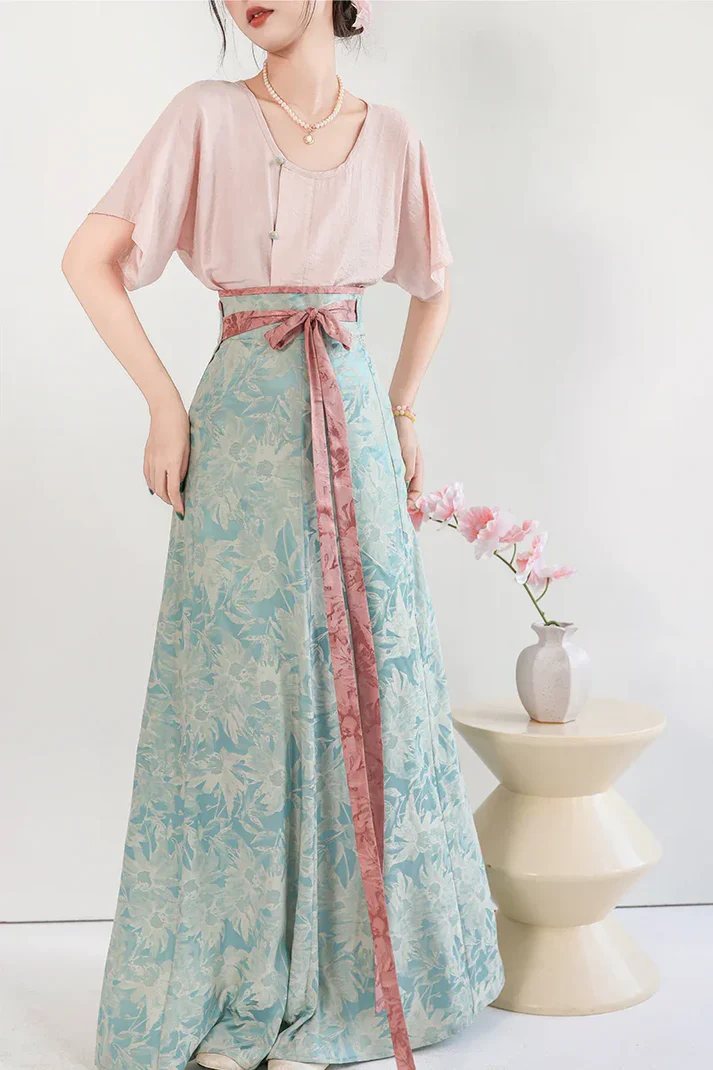 Modernized Hanfu – Contemporary Traditional Chinese Fashion for Everyday Wear