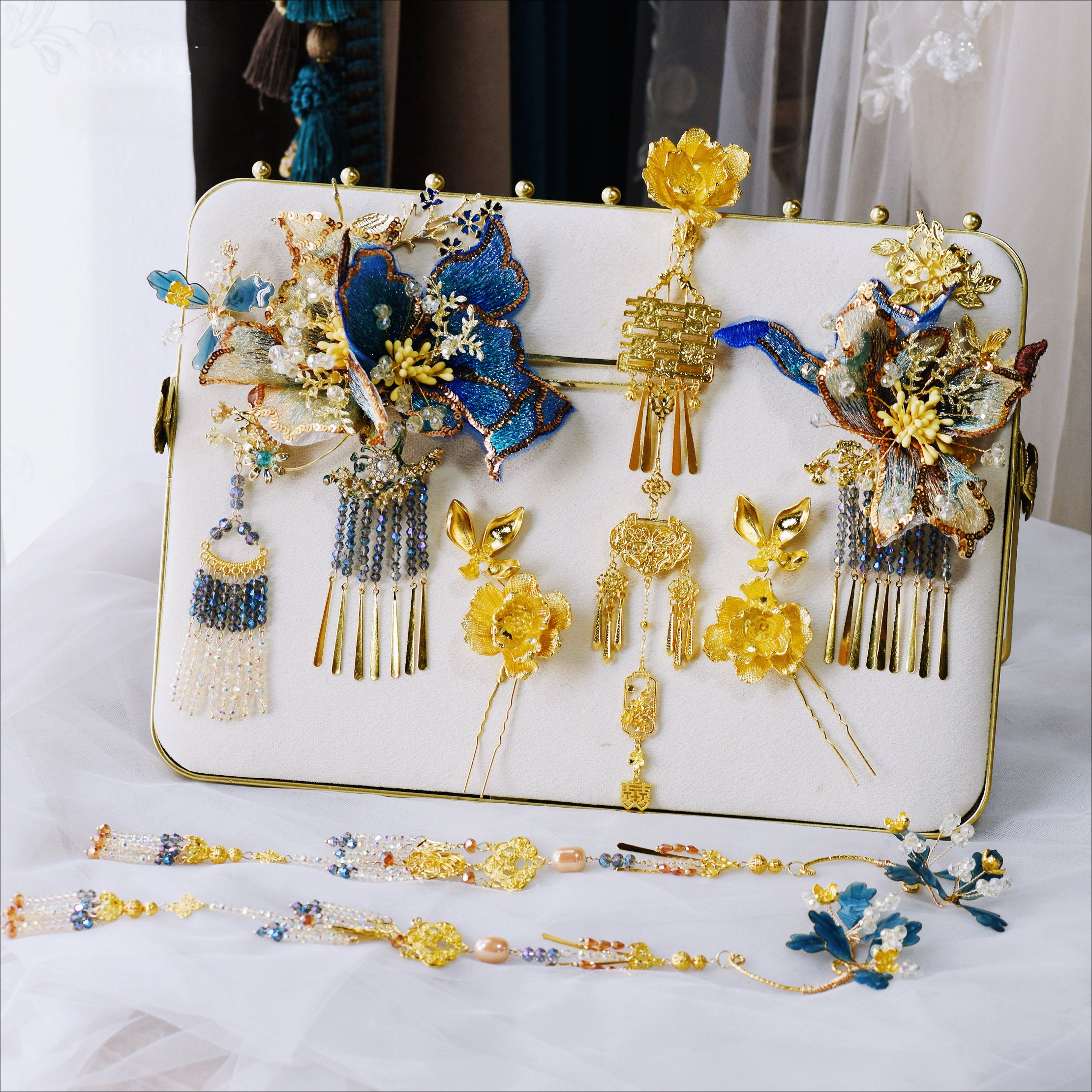 Complete set of blue lace gold fringed step hairpins with floral details, ideal Hanfu bridal hair accessories for traditional cheongsam styling.