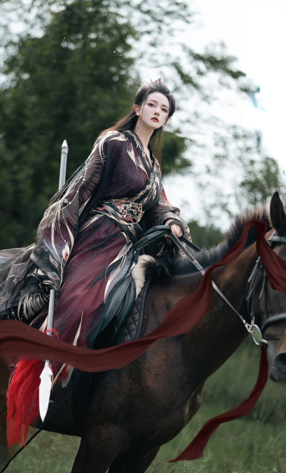 Experience the allure of ancient China with our Hanfu Warring States Period Men's and Women's Robe Heavy Industry Suit. Discover the elegance of traditional Chinese dress with our meticulously crafted attire, offering a glimpse into the royal fashion of the Warring States Period. Explore our collection for a selection of traditional robes, jackets, and boots, and immerse yourself in the timeless beauty of Hanfu clothing.